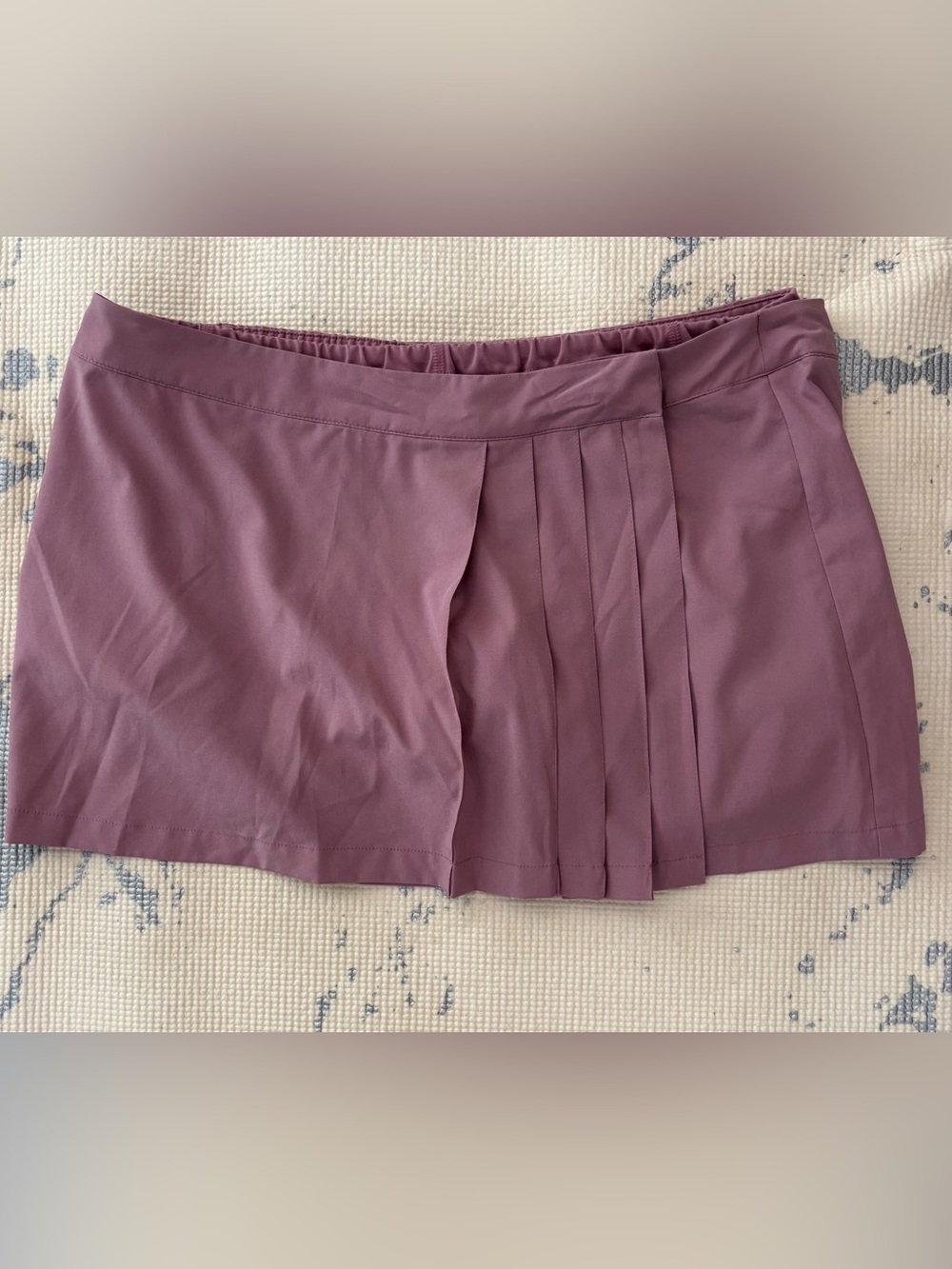 Women’s GapBody Fit dusty rose Pleated Active Skorts.